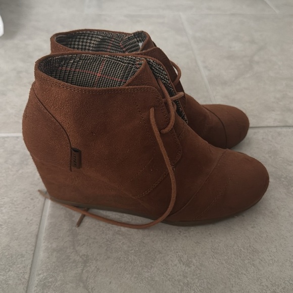 Bongo Brown Suede Lace-Up Ankle Boots - Picture 2 of 4
